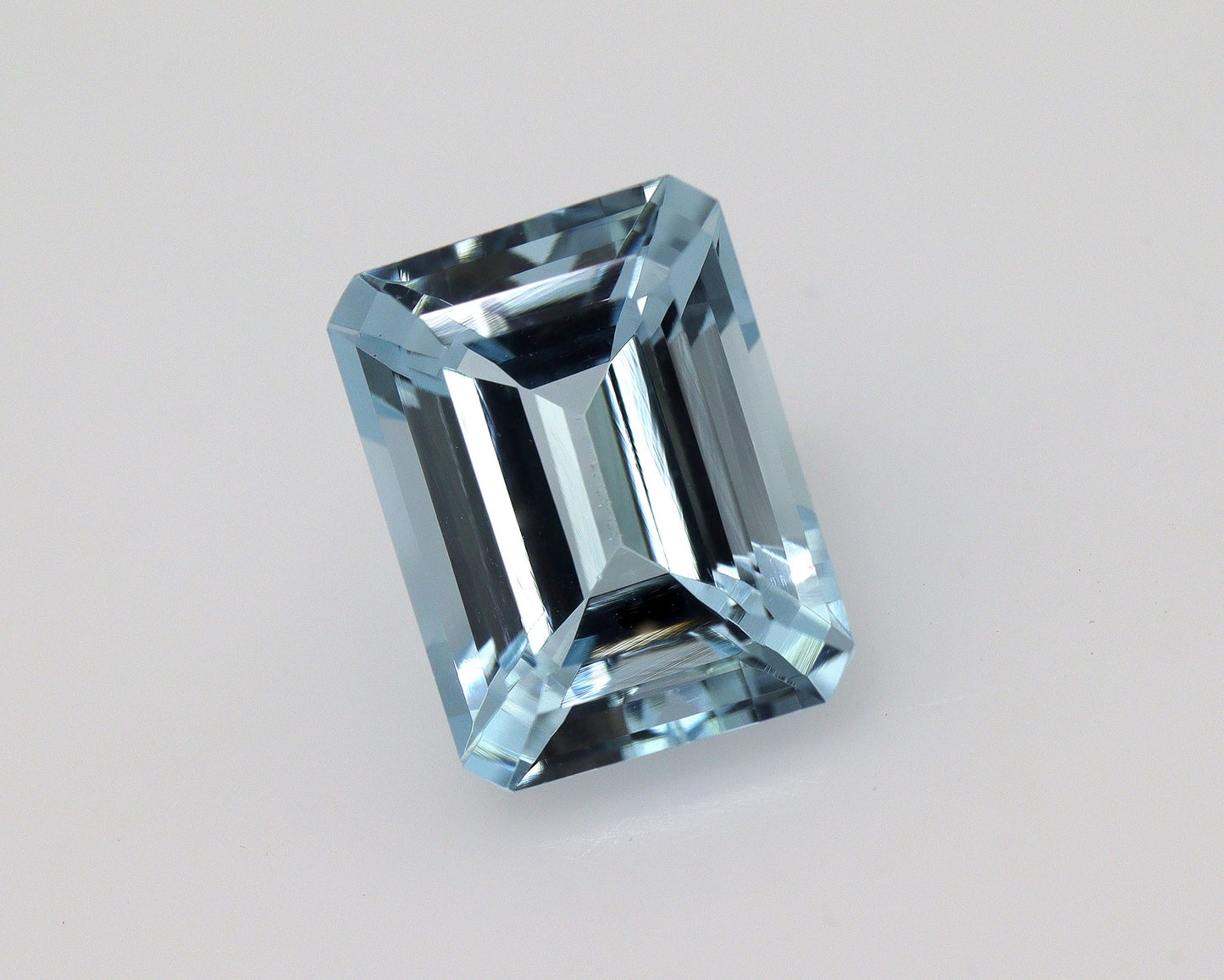 2.9 Ct Aquamarine Emerald Cut – 10x7.5 mm Natural Blue Gemstone, Octagon Aquamarine for Ring, Wholesale Price