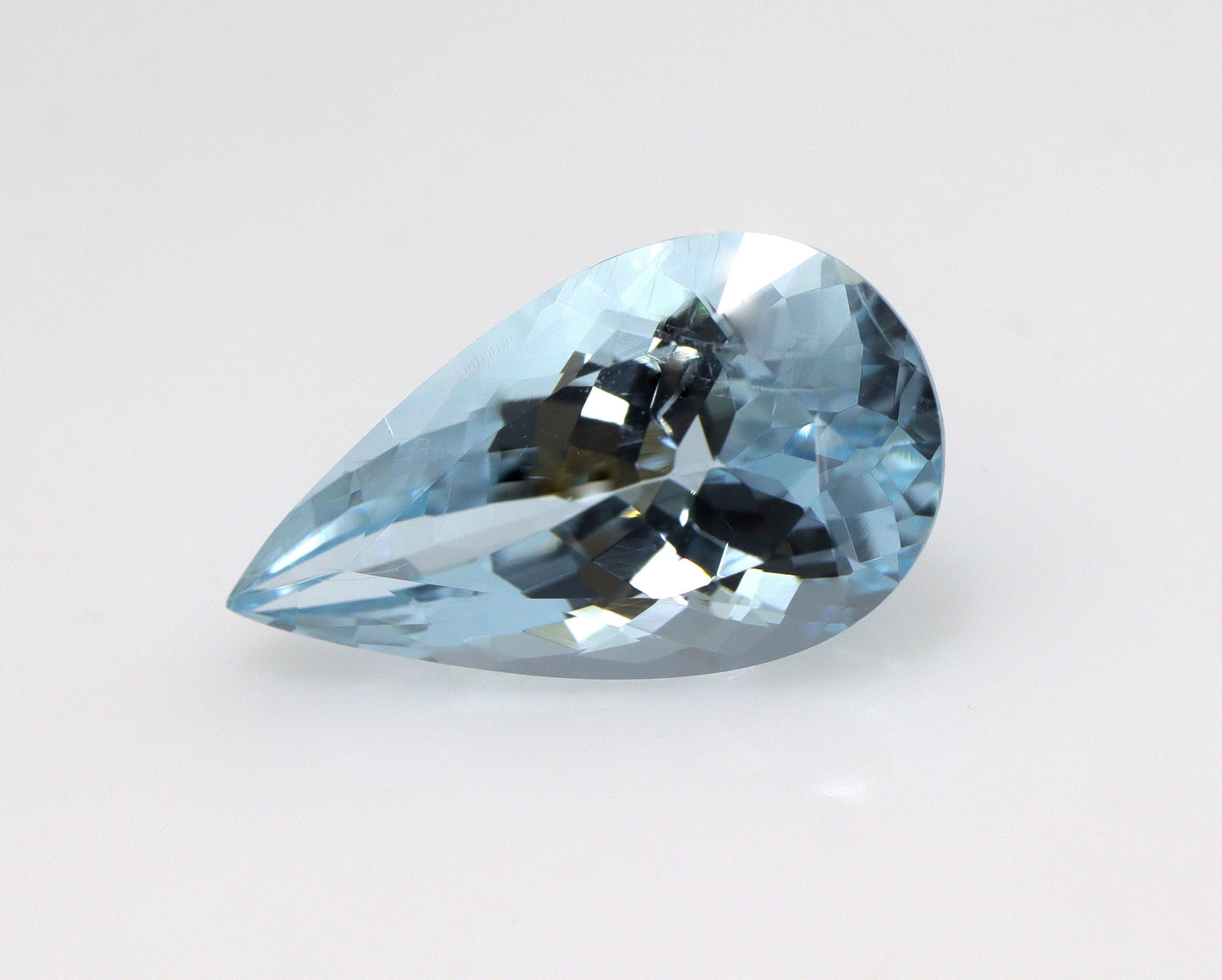 4 Cts Natural Aquamarine • 15.4×8.7 mm Pear Cut • AAA+ Grade • Medium Blue • Pear Ring / Pendant Gemstone