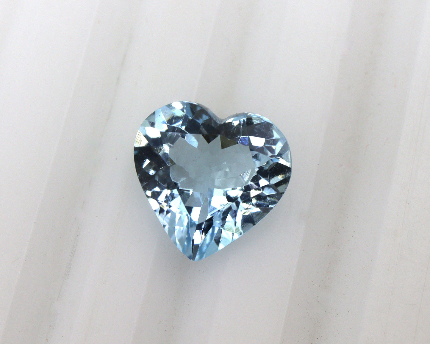 2 Ct Heart Cut Aquamarine 9 mm – AAA+ Natural Blue Aquamarine Gemstone