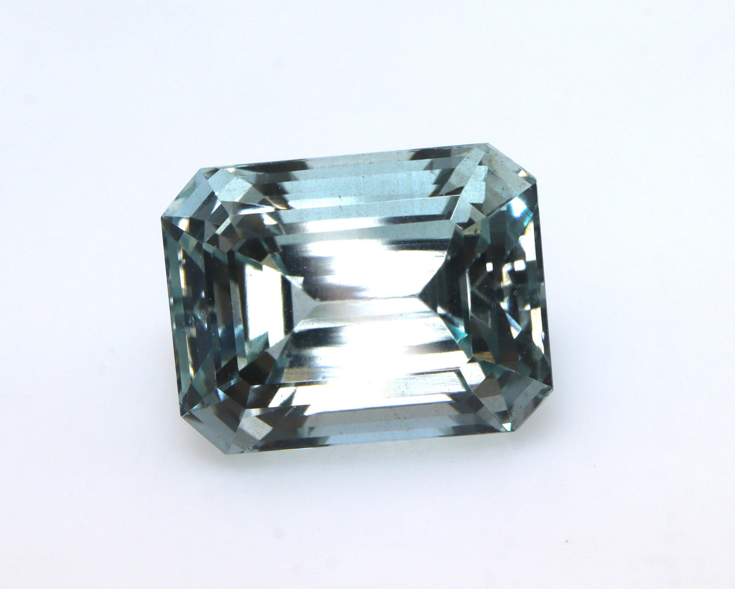 8.5 Ct Greenish Blue Natural Aquamarine Emerald Cut Gemstone – Octagon 13x10x9 mm – Excellent Luster – Perfect for Rings & Necklaces