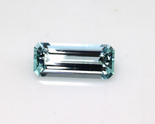 2.7 Ct Aquamarine Baguette – 13.6x5.8 mm Long Step Cut Gemstone, Brazilian Blue Aquamarine for Necklace or Ring