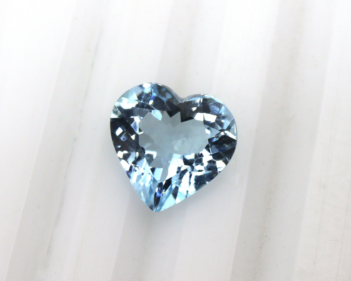 2 Ct Heart Cut Aquamarine 9 mm – AAA+ Natural Blue Aquamarine Gemstone